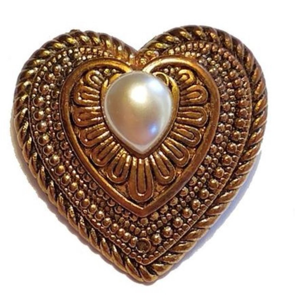 30. Vintage Gold Heart Brooch & Faux Pearl Setting